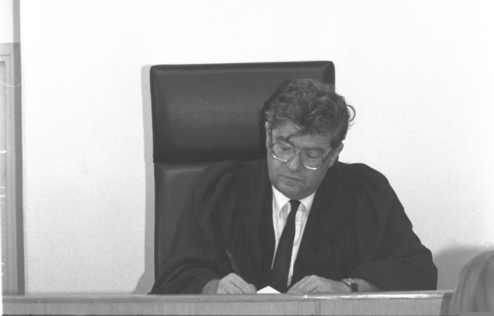 השופט אהרן ברק בבית המשפט העליון, 1992   מקור: לע"מ (זיו קורן)