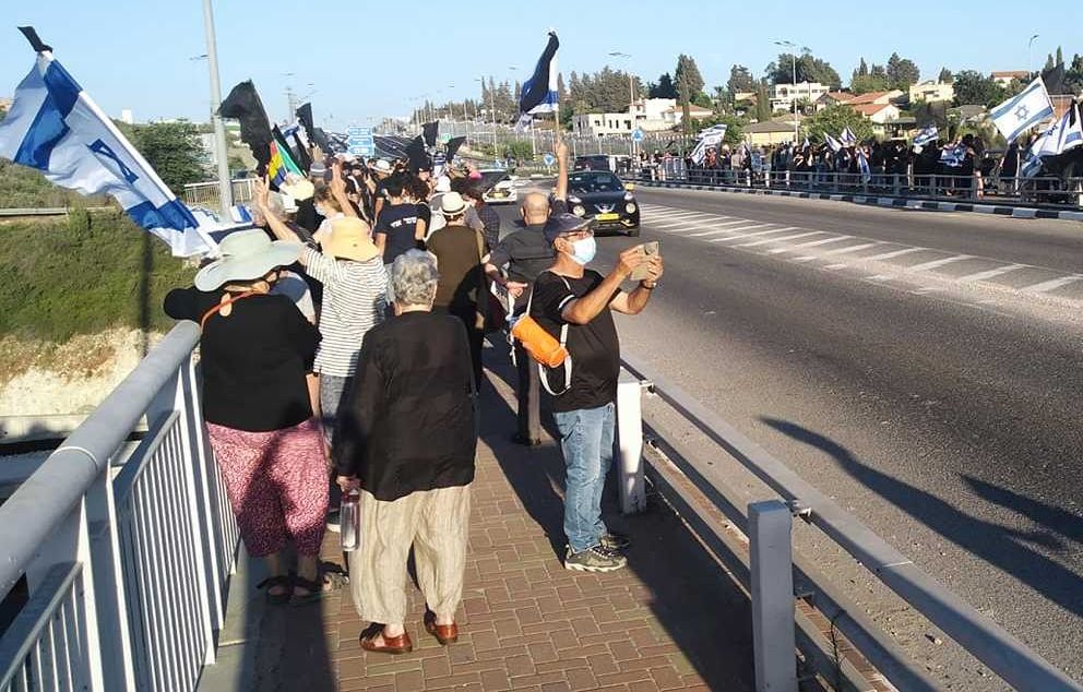 Bridges protests against Netanyahu