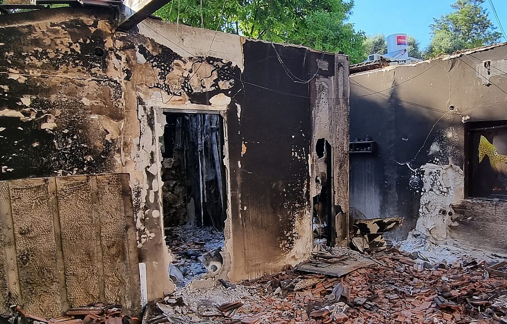 בית מגורים שרוף בקיבוץ בארי לאחר טבח השבעה באוקטובר   מקור: ויקיפדיה (יואב קרן)