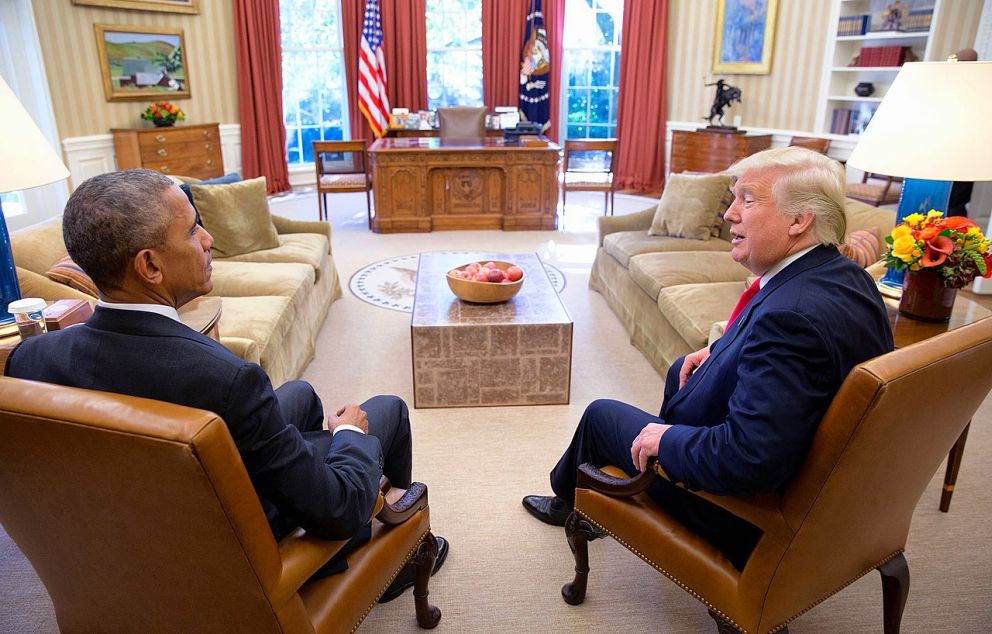 דונלד טראמפ וברק אובמה בחדר הסגלגל בבית הלבן, 2016   מקור: ויקיפדיה