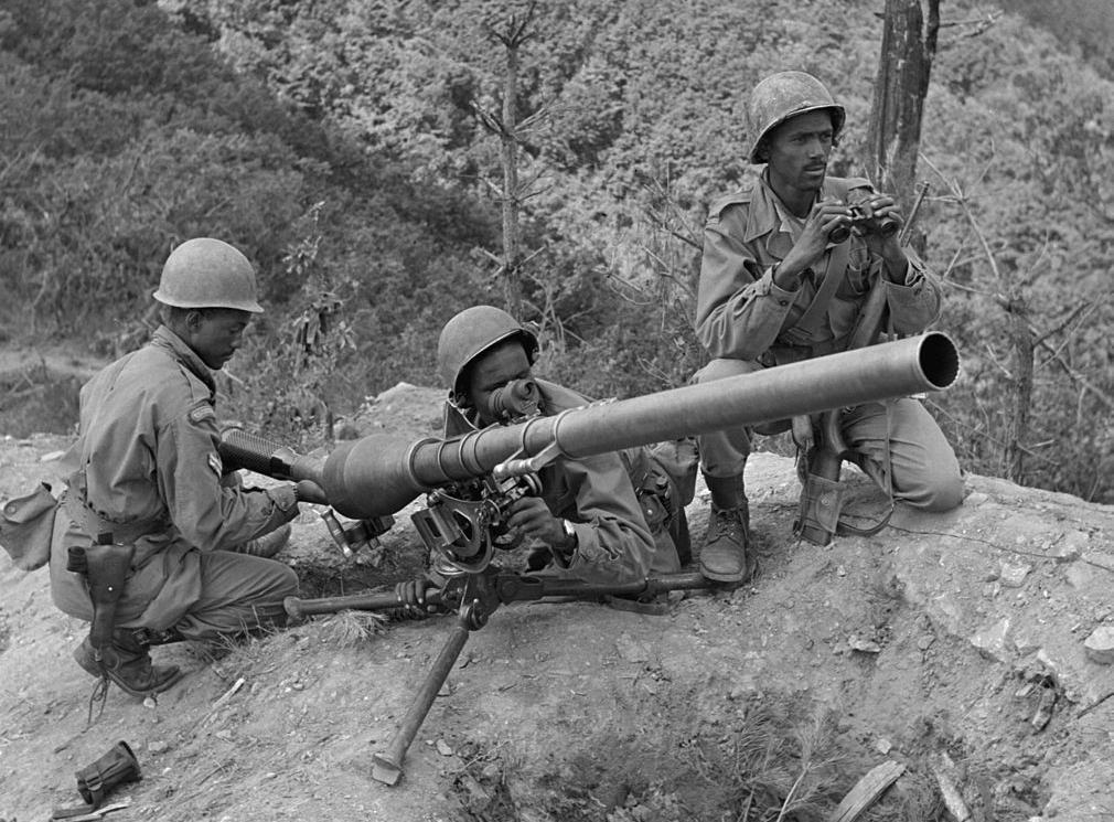 Ethiopian gunners prepare a 75mm recoilless gun 1951