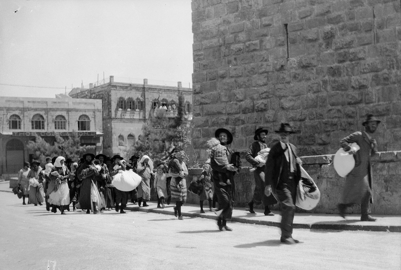 Jews flee the Old City of Jerusalem August 1929