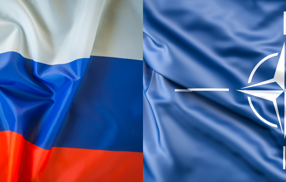 דגל נאט"ו ודגל רוסיה   מקור: פריפיק (סלון.פיקס וג'אנון28)