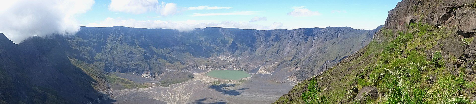 Panorama Mount Tambora caldera Tisquesusa
