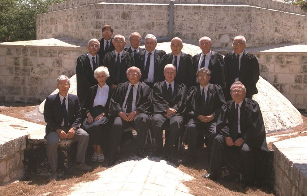 שופטי בית המשפט העליון, 1992   מקור: ויקיפדיה