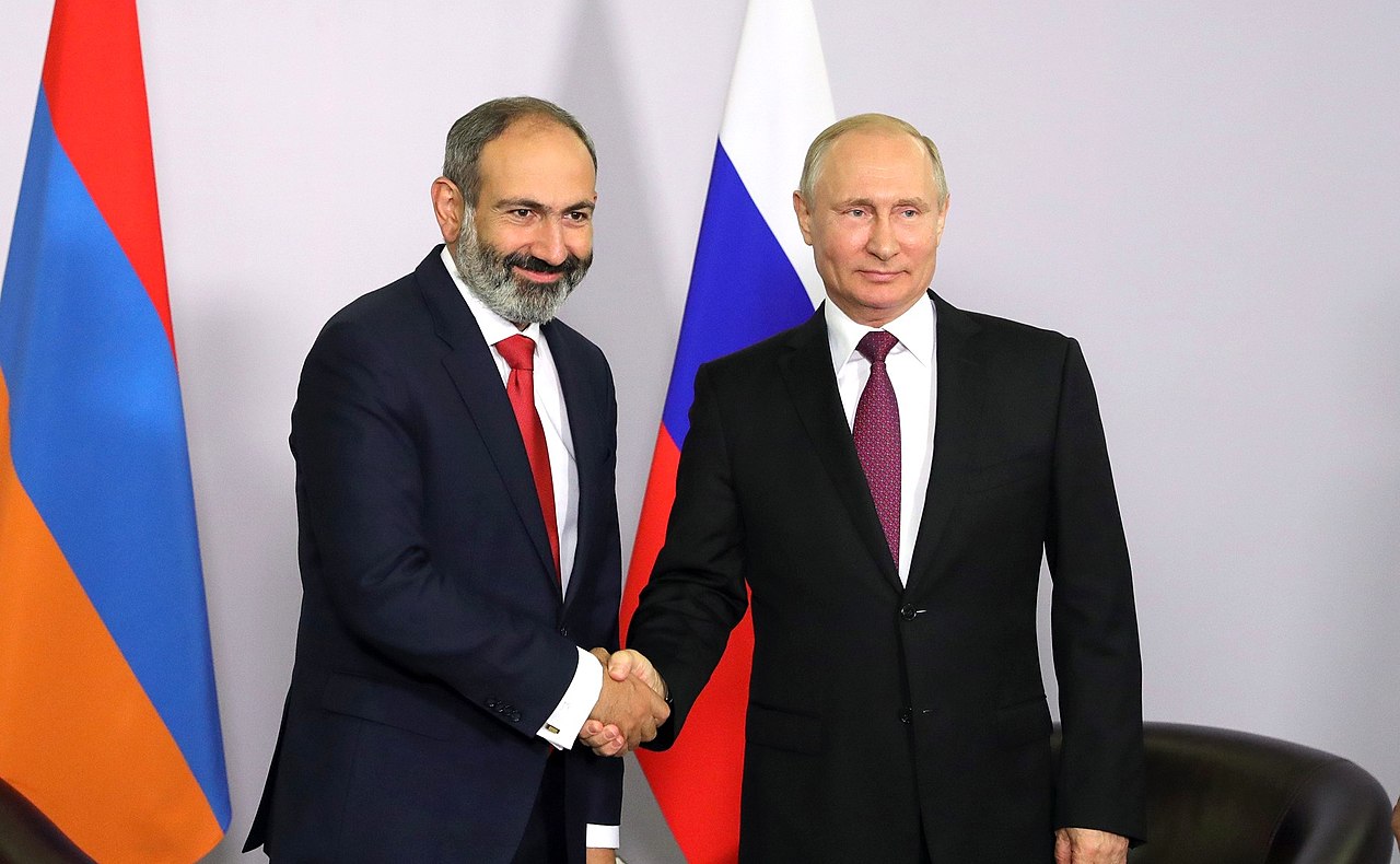 Vladimir Putin and Nikol Pashinyan